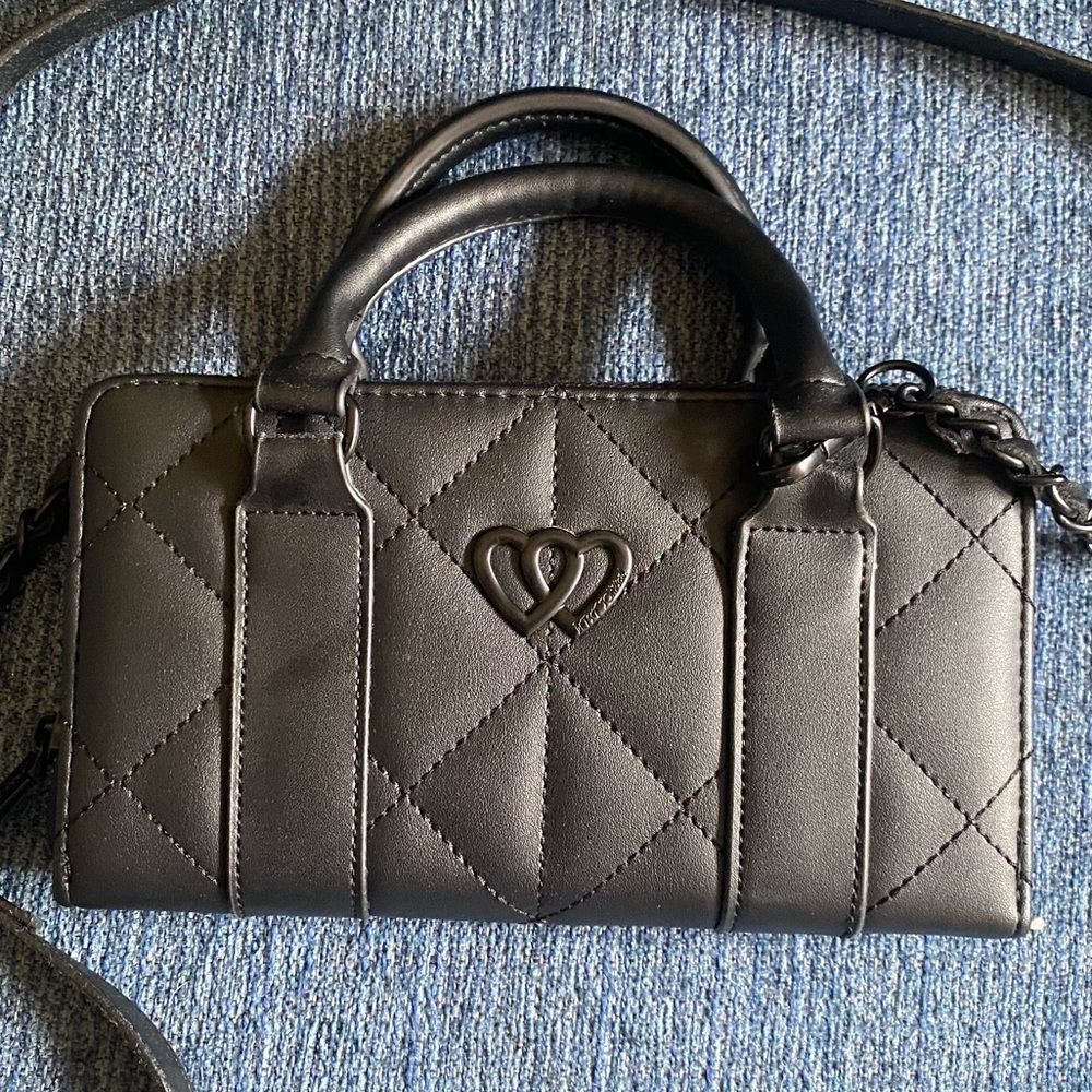 Betsey Johnson 🖤 Black 🖤 Quilted Wallet Size Handbag ✨